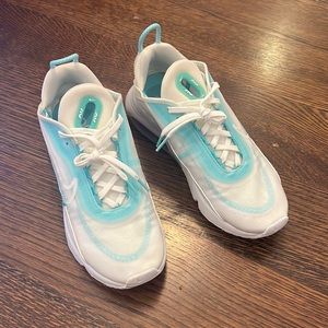 Nike air max 2090 ‘Aurora Green’ Size 8